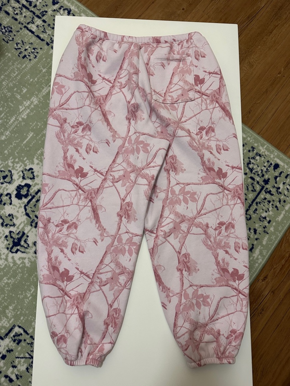 A & F Light Pink Camo High Rise Sunday Baggy Sweatpants & Sunday Slash Top - Picture 6 of 7